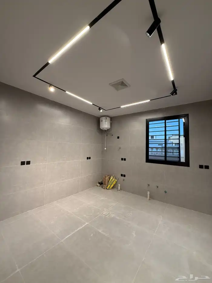 للبيع شقق علويه بسطح خاص بموقع مميز بحي الراقي ع برحه مسجد 9