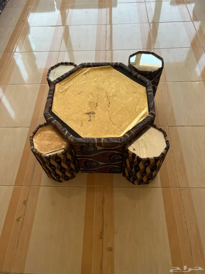 كنب 11 قطعة مع طاولة خدمه مكونة من خمس قطع 4