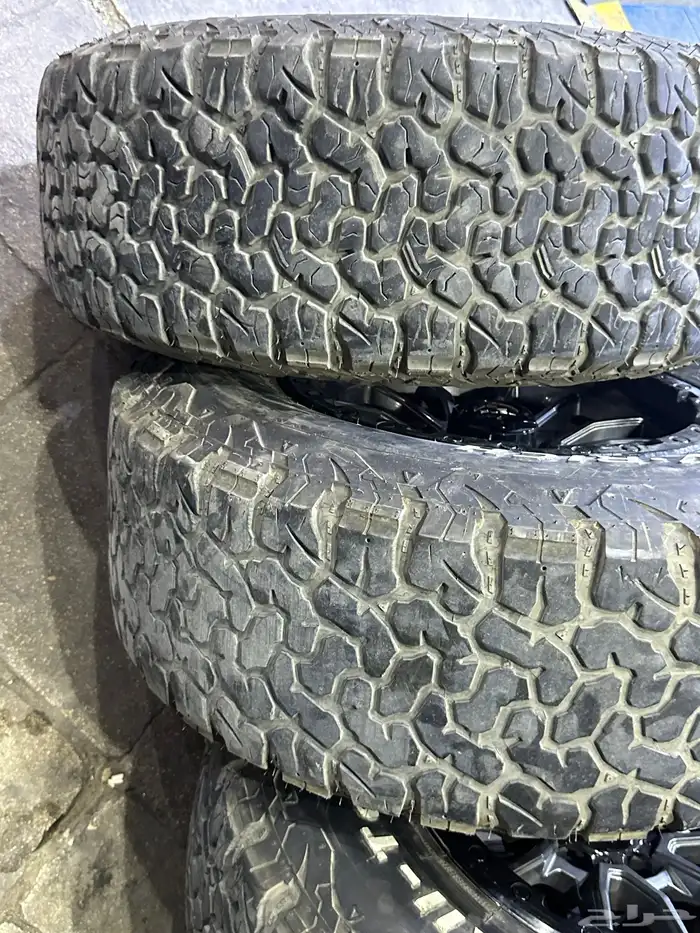 جنوط فيول 6 مسمار مع كفرات نص حجري مقاس 17 22