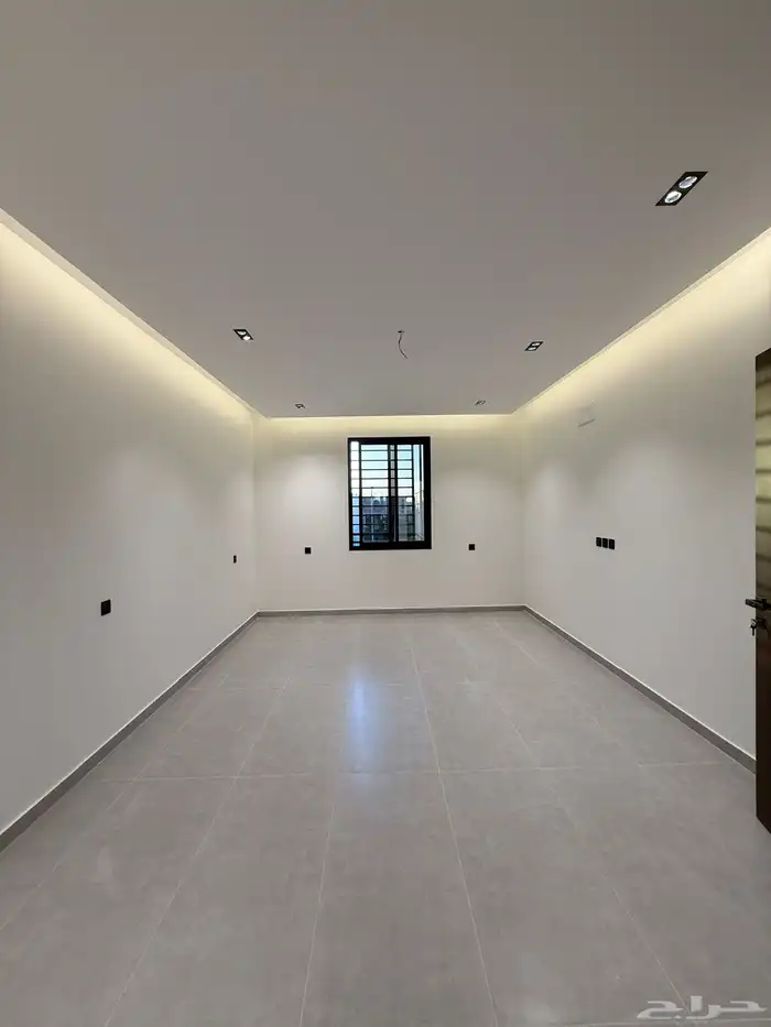 للبيع شقق علويه بسطح خاص بموقع مميز بحي الراقي ع برحه مسجد 5