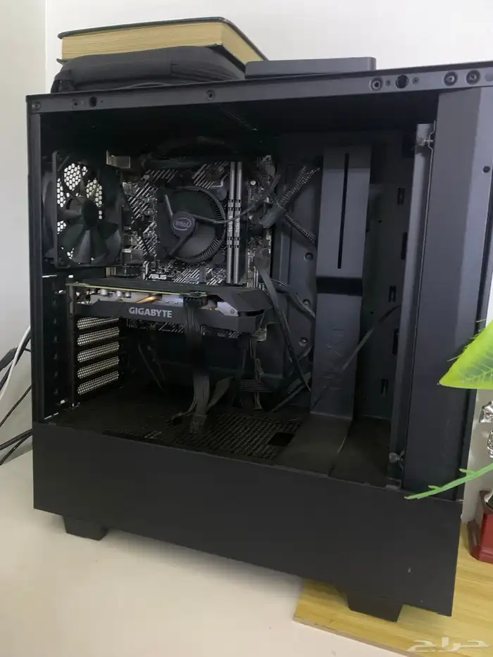 pc كامل مع جميع ملحقاتة 7