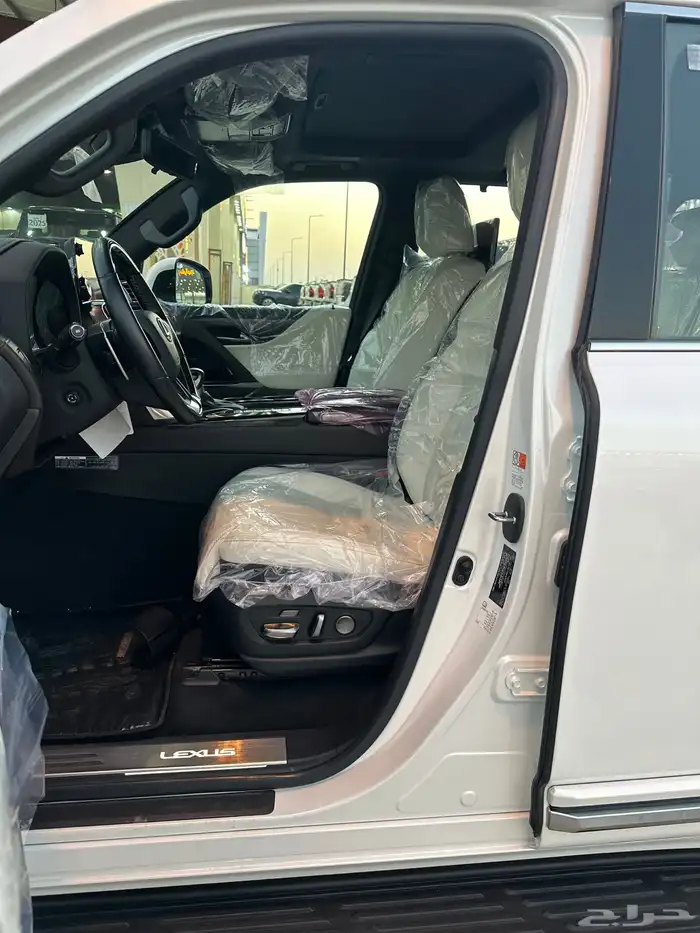 جيب لكزس موديل2023 فل كامل سعودي باقي على الضمان والصيانة 8