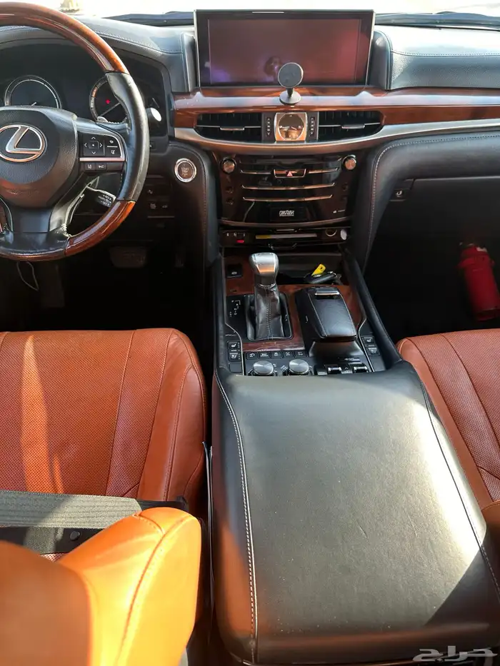 جيب لكزس اسود 2016 15