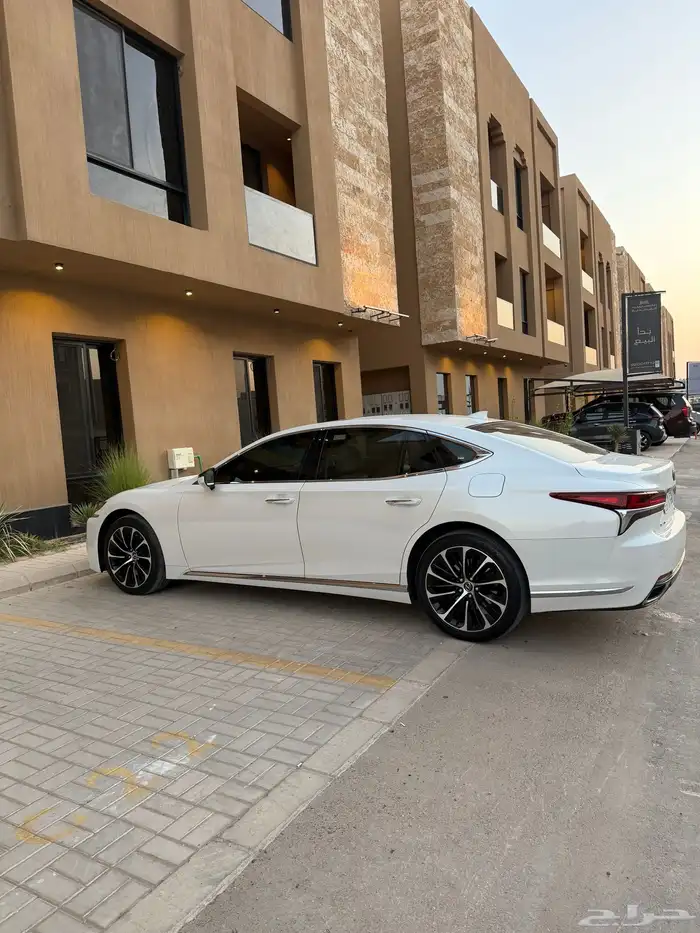لكزس LS AA 7