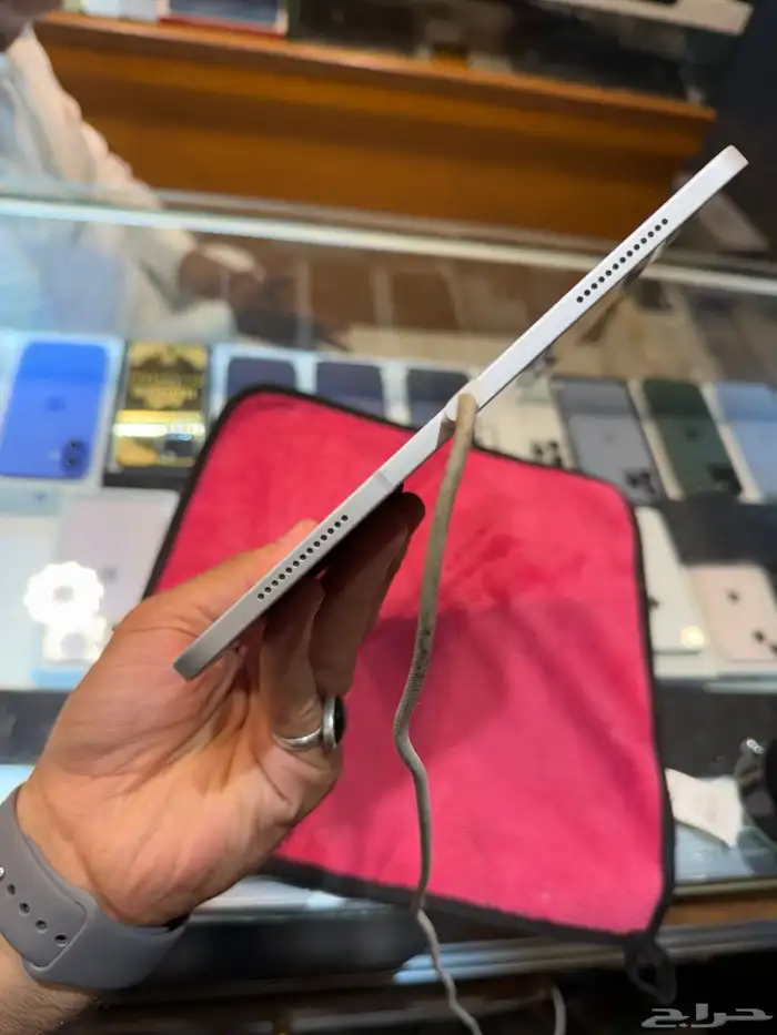 آيباد برو 256 قيقاء بمدخل شريحة 2020 مع سلك الشاحن 6