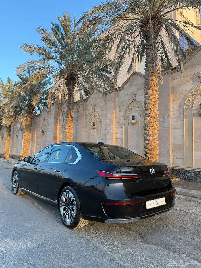 بي ام دبليو 735Liناغي فل كامل اسود بسعر مناسب 2023 8