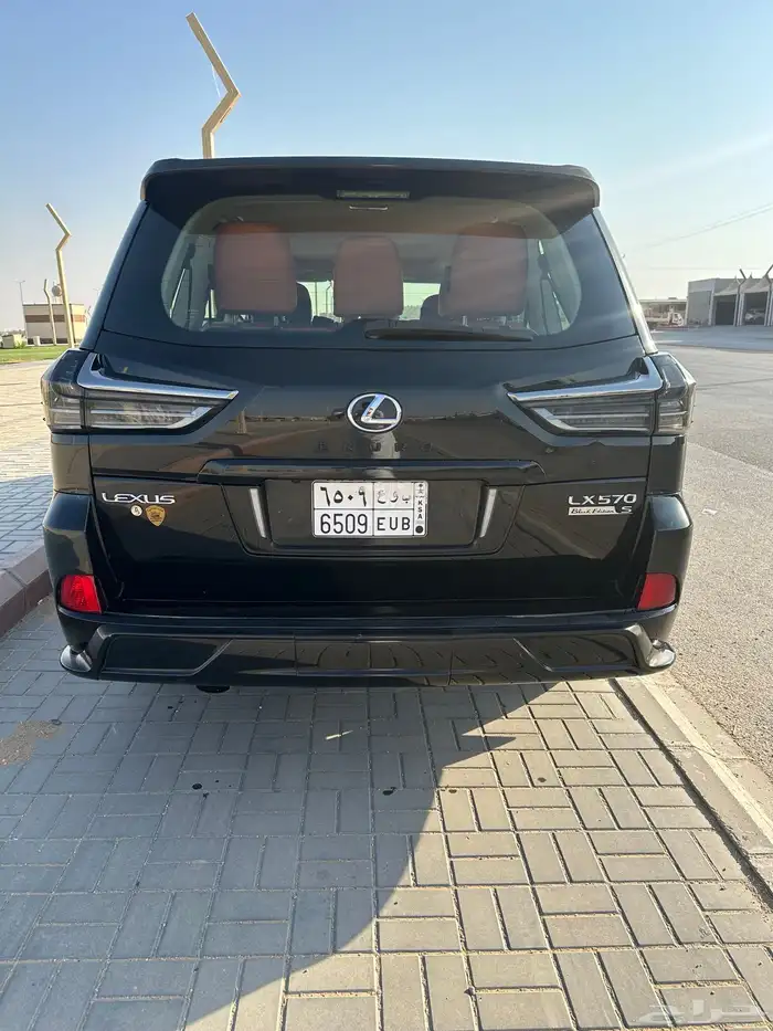 جيب لكزس اسود 2016 4