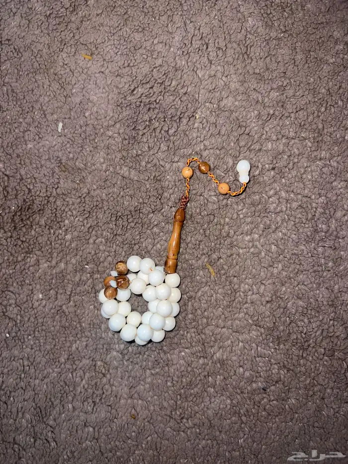 سبحة   النوع عظم جمل . عدد الخرز 34 0