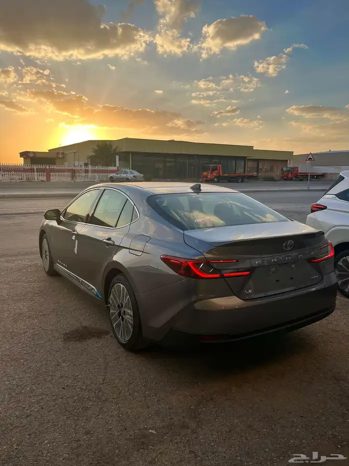 تويوتا كامري LE هايبرد 2025 1