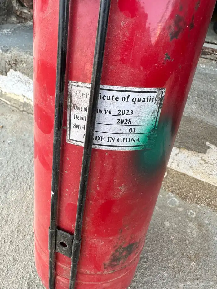 طفاية حريق ومثلث الطريق وطفاية دخان للبيع تايوتا 7