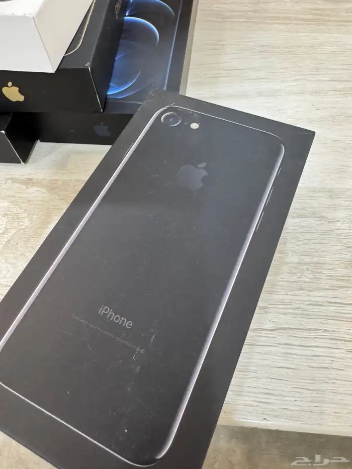 علب بوكسات اجهزة الآيفون وسامسونج وايباد 8