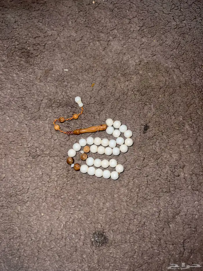 سبحة   النوع عظم جمل . عدد الخرز 34 2