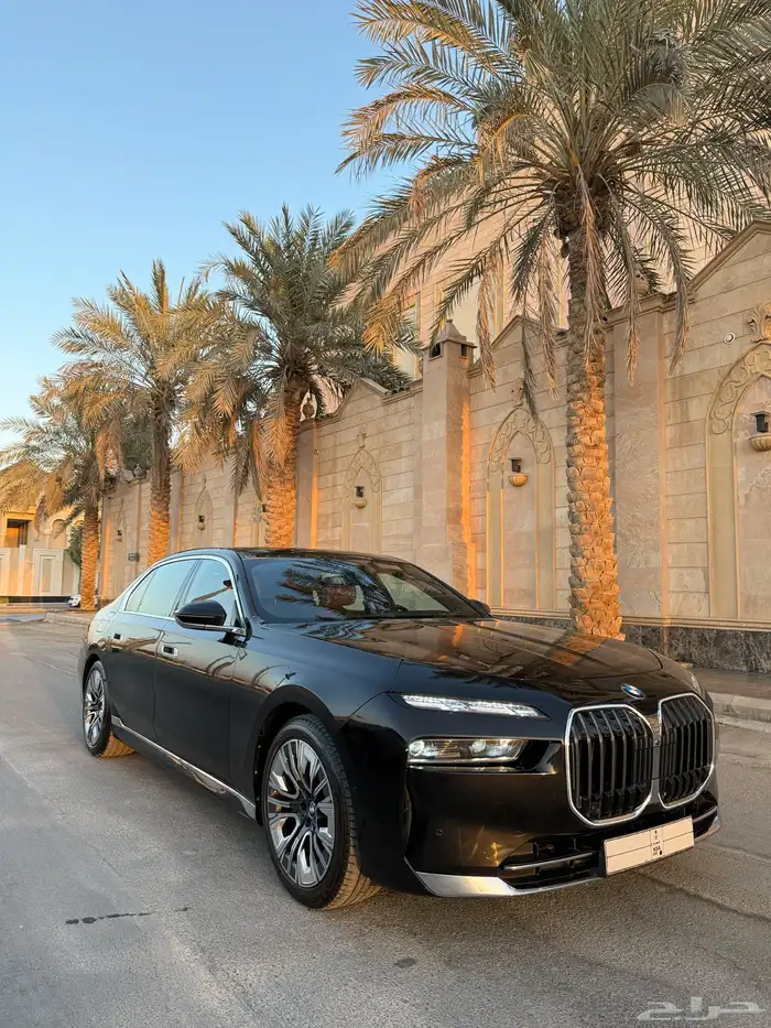 بي ام دبليو 735Liناغي فل كامل اسود بسعر مناسب 2023 5