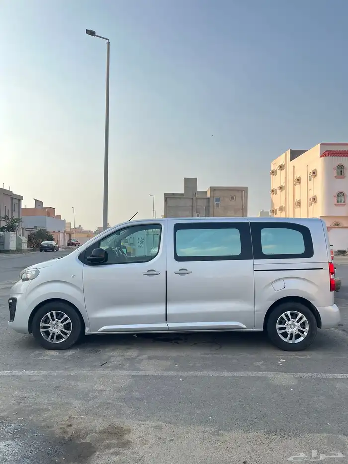 بيجو ترافلر 2018 10