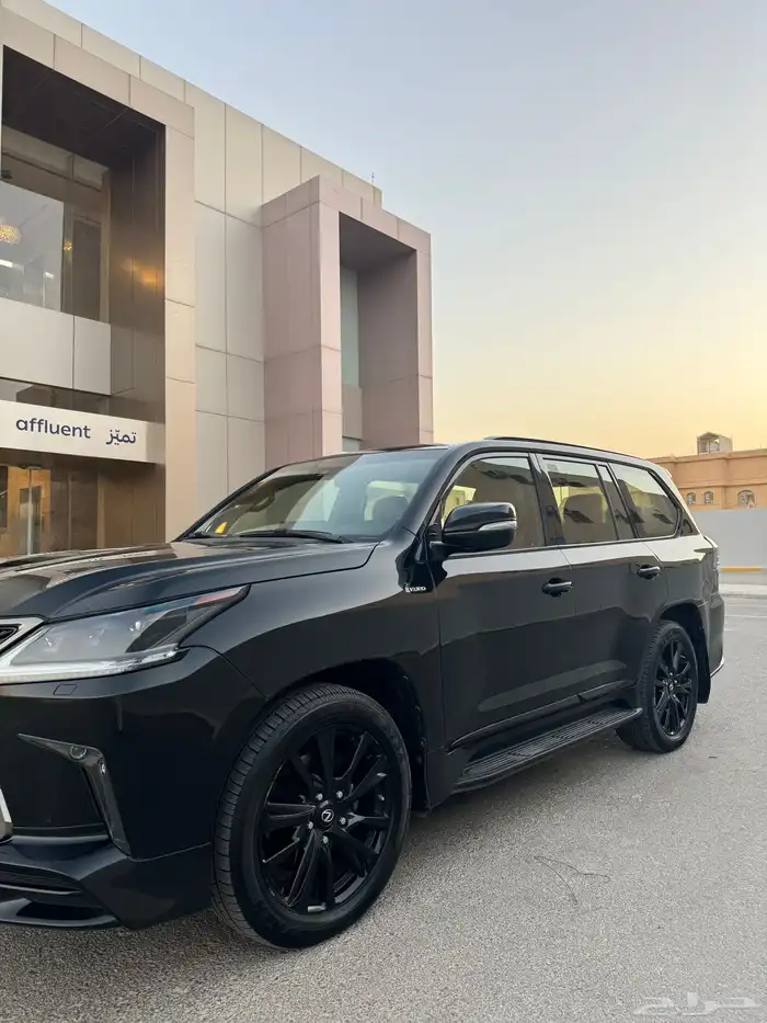 للبيع جيب لكزس بلاك اديشن 2020 سعودي 4