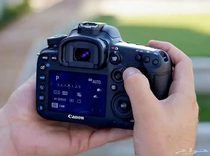 الكاميرا كانون 6D فل فريم صنع يابانيه نظيفه مع أعراضها اصلي 4
