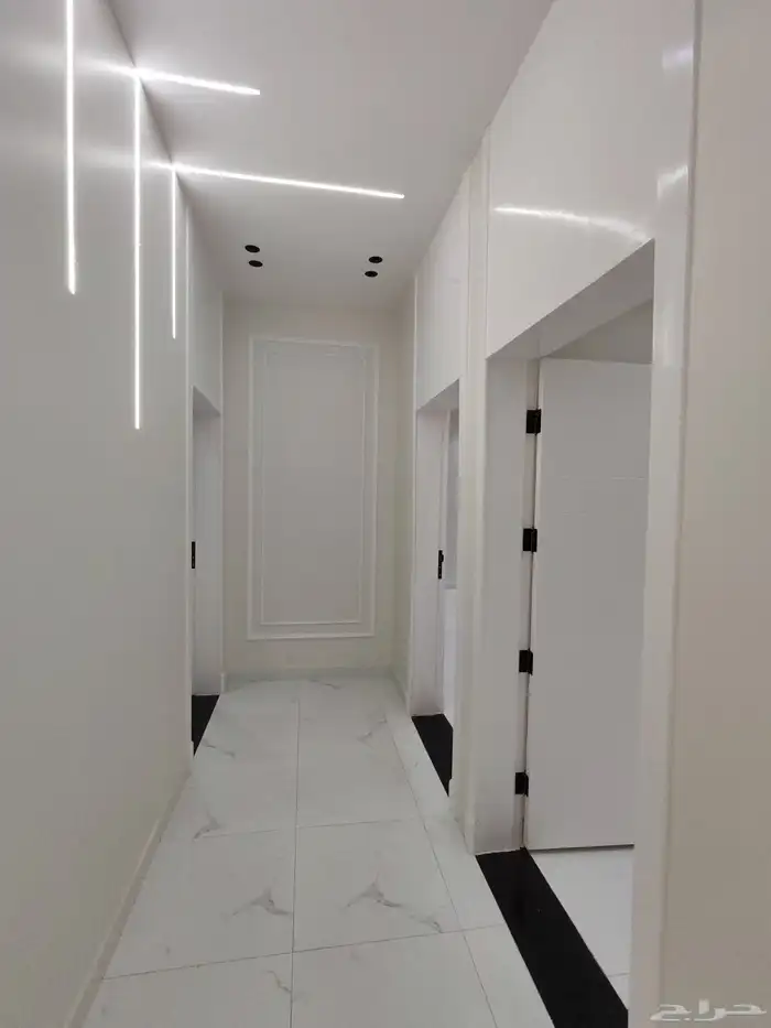 للبيع بحي الاسكان شقق علويه من 550 الف بسطح خاص ومصعد شغال 17