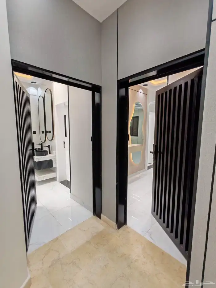 للبيع بحي الاسكان شقق علويه من 550 الف بسطح خاص ومصعد شغال 4