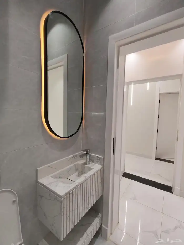 للبيع بحي الاسكان شقق علويه من 550 الف بسطح خاص ومصعد شغال 21