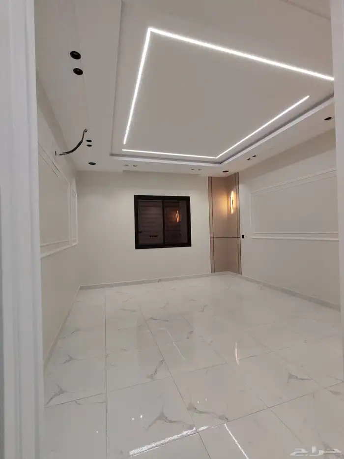 للبيع بحي الاسكان شقق علويه من 550 الف بسطح خاص ومصعد شغال 14