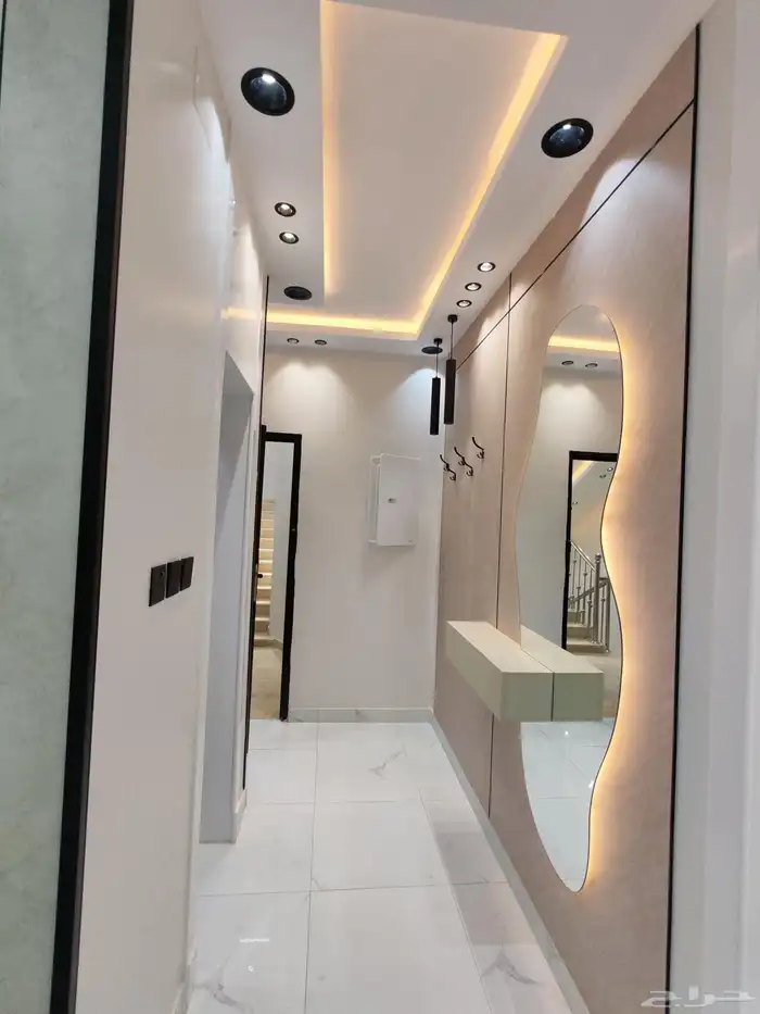 للبيع بحي الاسكان شقق علويه من 550 الف بسطح خاص ومصعد شغال 10