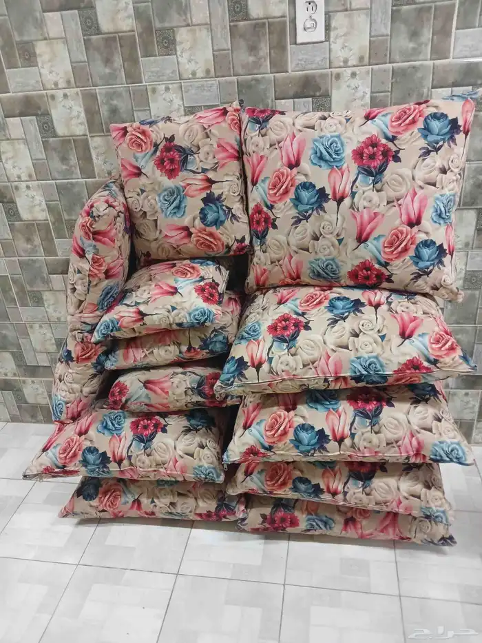 للبيع جلست مجلس ومخدات 1