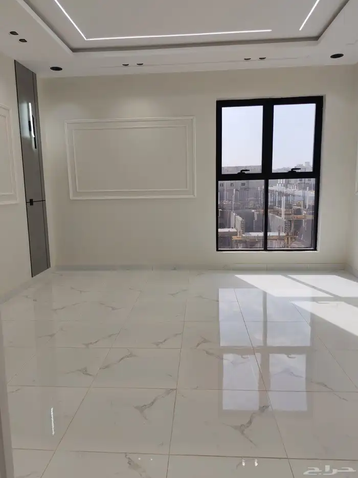 للبيع بحي الاسكان شقق علويه من 550 الف بسطح خاص ومصعد شغال 5