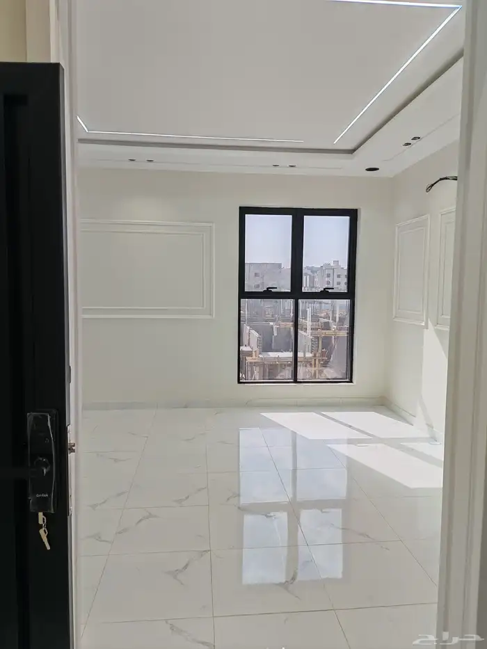 للبيع بحي الاسكان شقق علويه من 550 الف بسطح خاص ومصعد شغال 8