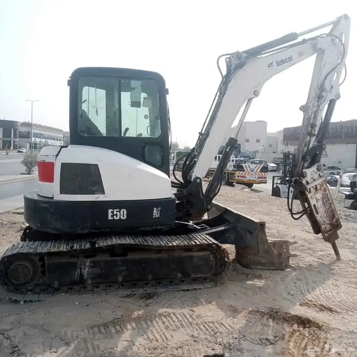 بكلين صغير للايجار يتميز بالشغل في الاماكن الضيقه 0