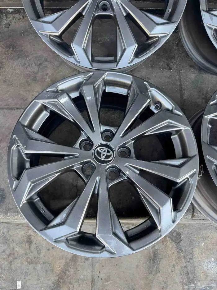 جنوط تويوتا راف فور موديل2024اصلي وكاله مقاس 18 12