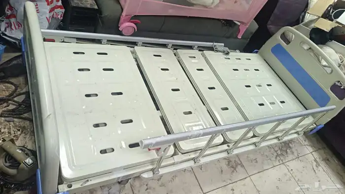 سرير طبي بجهاز تحكم 1