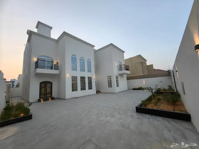 فلة بتصميم عصري للبيع مساحة 600 واجهة شرقية 1