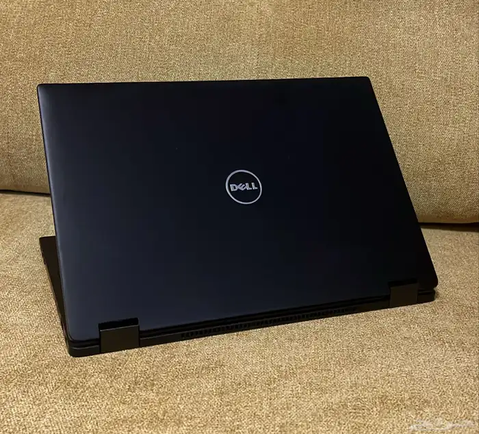 لابتوب. DELL الشاشة اللمس 1
