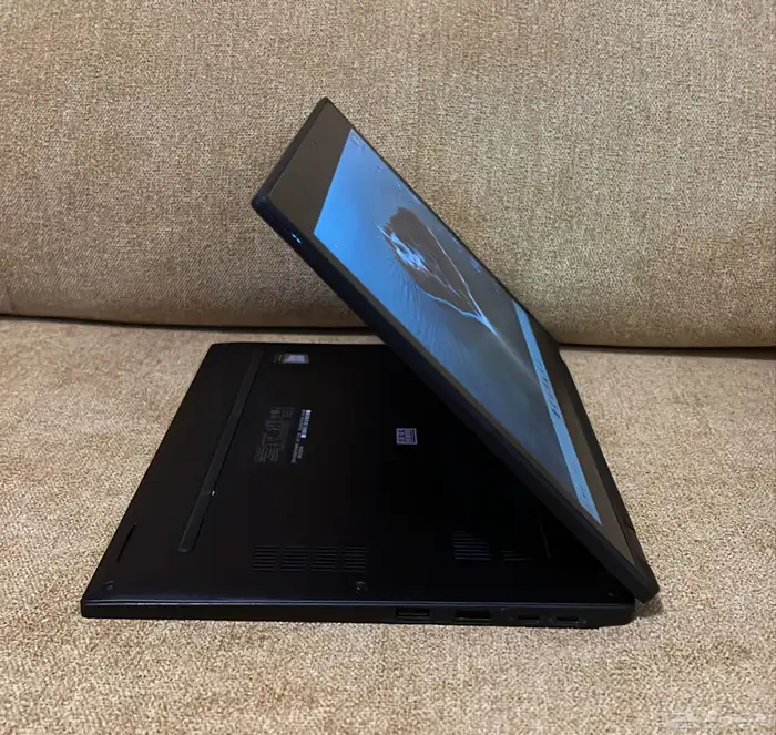 لابتوب. DELL الشاشة اللمس 3