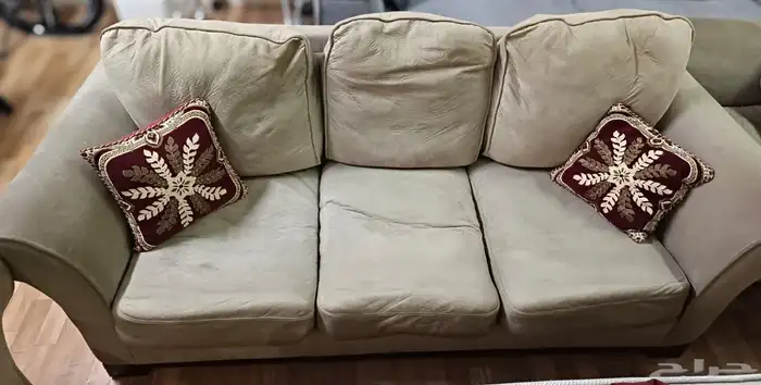Used sofa set from home centre for 200 SAR only. 1