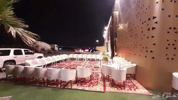 يوجد لدينا كراسي وطاولات وكانت ثلاثي ومفرد صبابين وصبابات 1