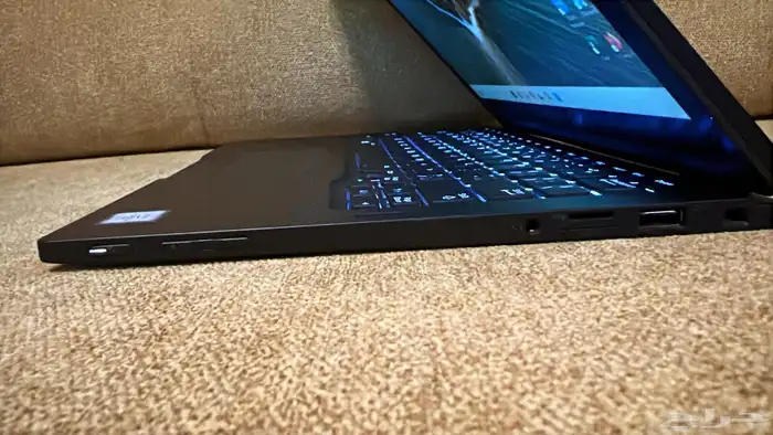 لابتوب. DELL الشاشة اللمس 7