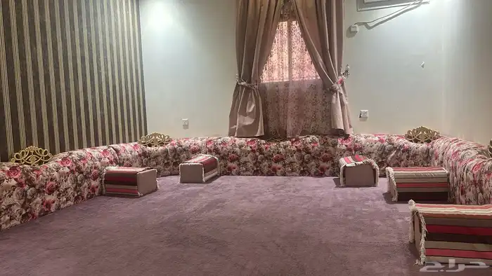 طقم مساند خشب نضيف و غسالة ملابس اتوماتيك للبيع 1