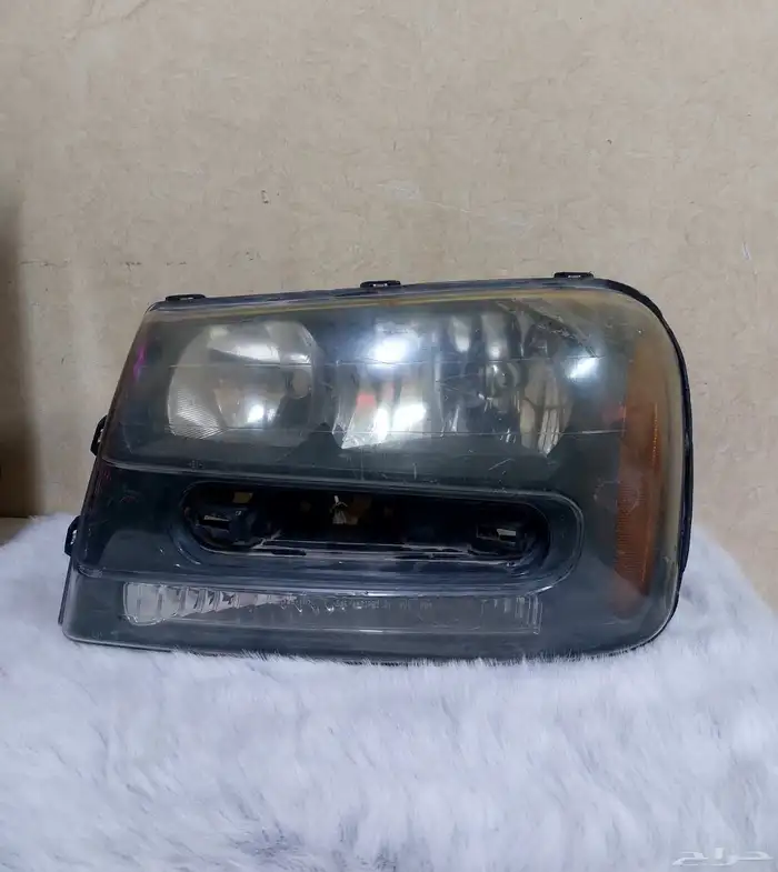 للبيع شبك امامي بليزر 2005 وشمعة يسار حبتين 1