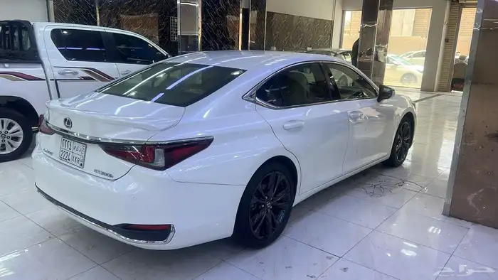 لكزس اي اس 300h 1