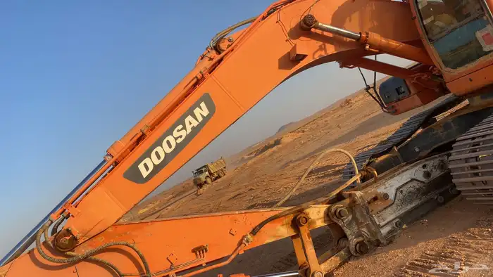 حفار بوكلين للايجار هدم وحفر الاراضي بجده 2