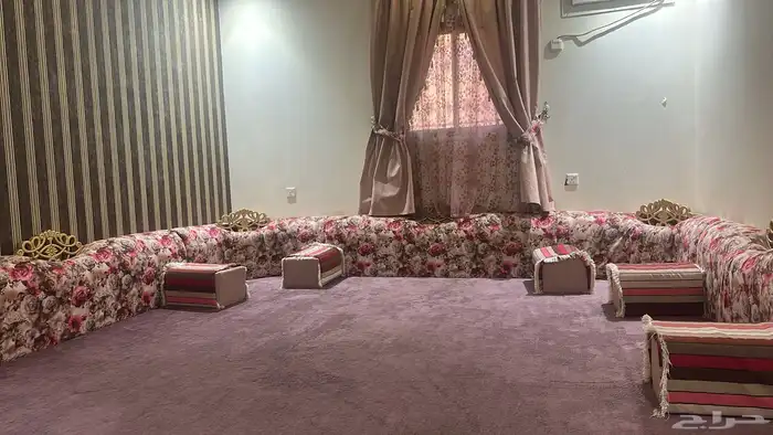 طقم مساند خشب نضيف و غسالة ملابس اتوماتيك للبيع 0