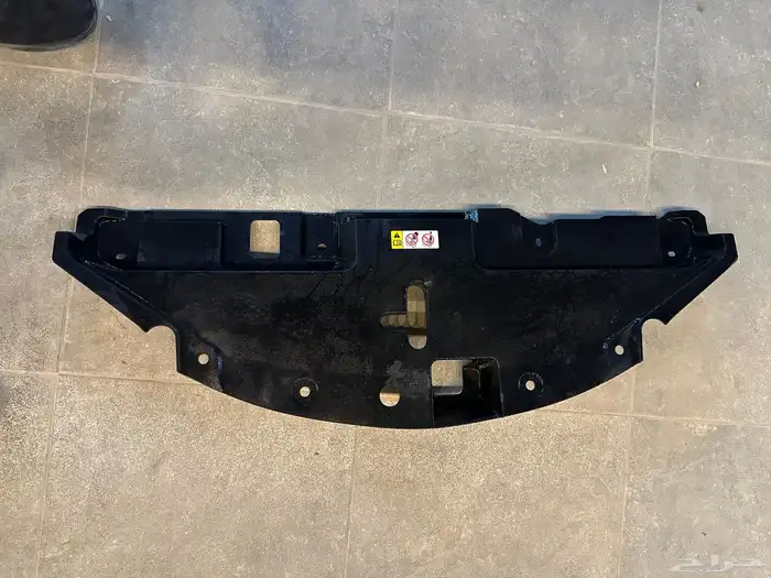 بلاستك اسود فوق رديتر اصلي يارس 0