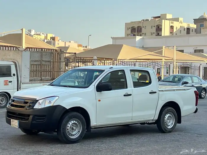 ايسوزو ديماكس موديل 2014 نظيف 4