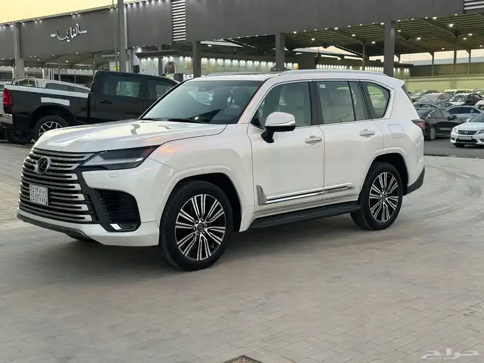 جيب لكزس موديل2023 فل كامل سعودي باقي على الضمان والصيانة 1