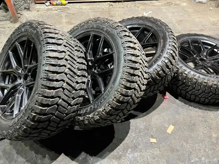 جنوط همر 6 مسمار مع كفرات حجري مقاس 325 50 22 28