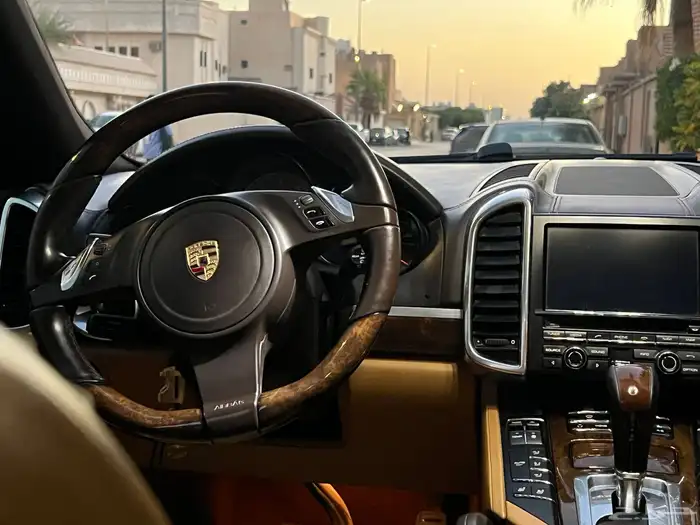 بورش  كيان نظيييفه  فل كامل8 سلندر 18