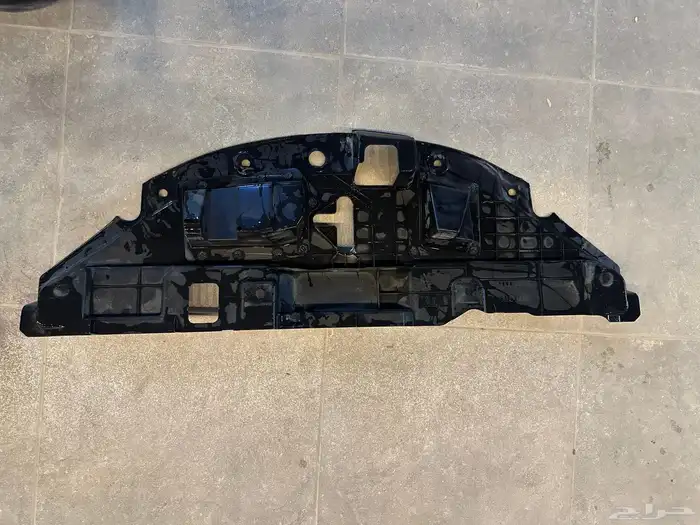 بلاستك اسود فوق رديتر اصلي يارس 1