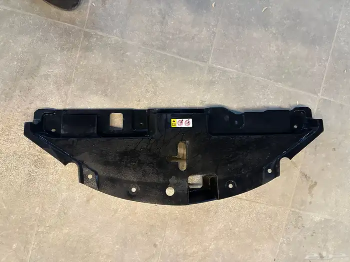 بلاستك اسود فوق رديتر اصلي يارس 2