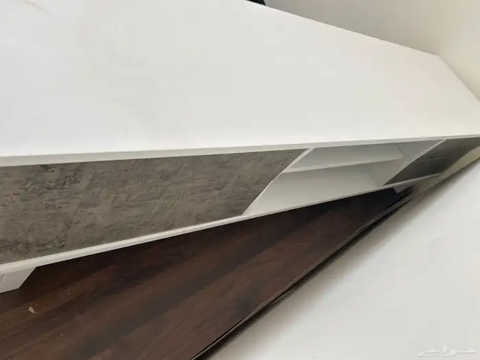 طاولات تلفزيون شبه جديده 1